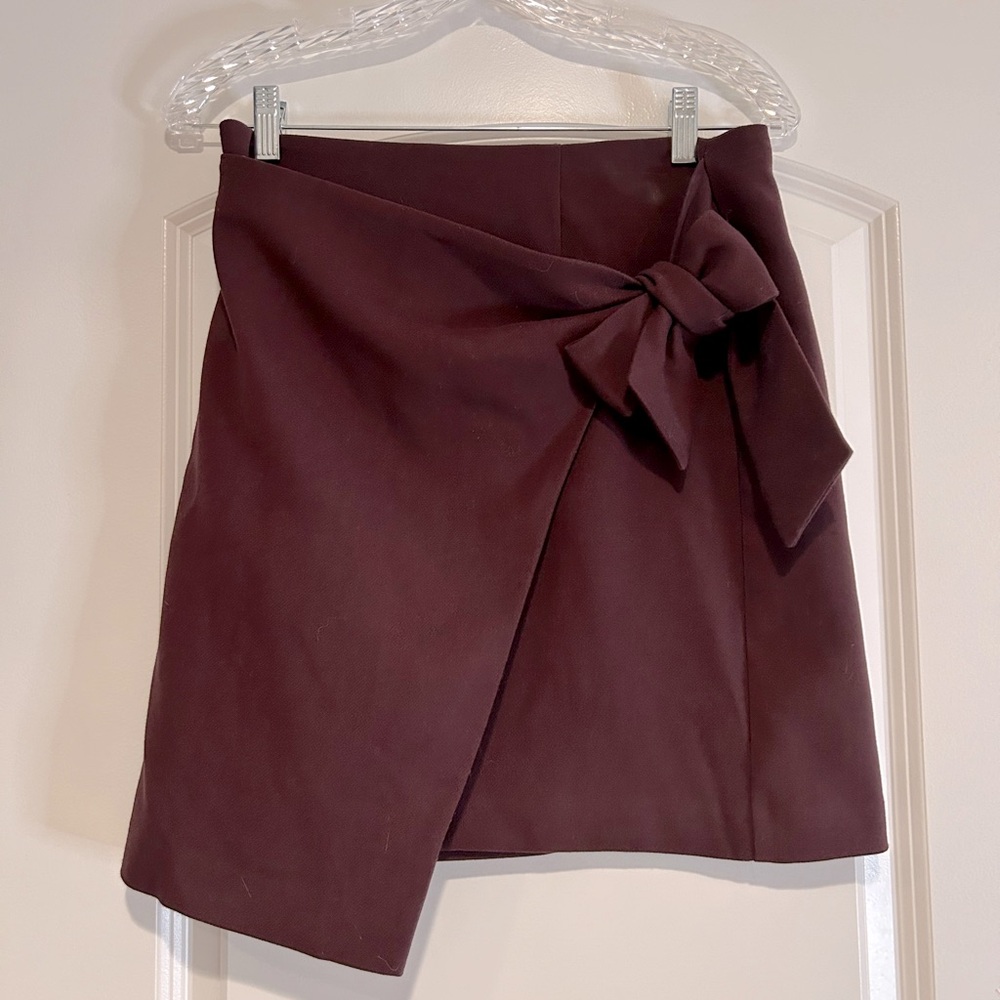 Women’s size 2 Loft burgundy lined mini skirt